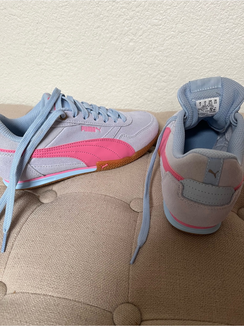 New without tags Puma Kids Suede Sneakers in Light Blue and Pink size 4